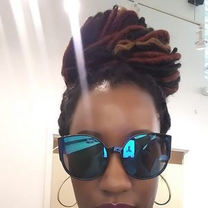 Meet your Posher, Christine